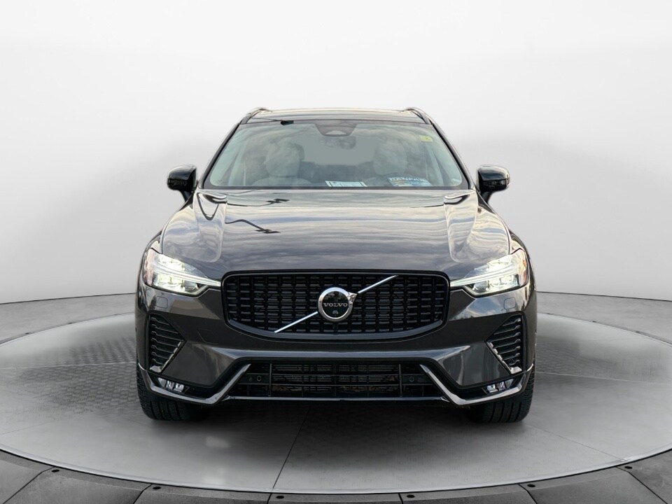 2023 Volvo XC60 Ultimate photo 2