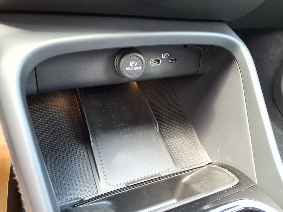 2026 Volvo XC40 Plus - Photo 16