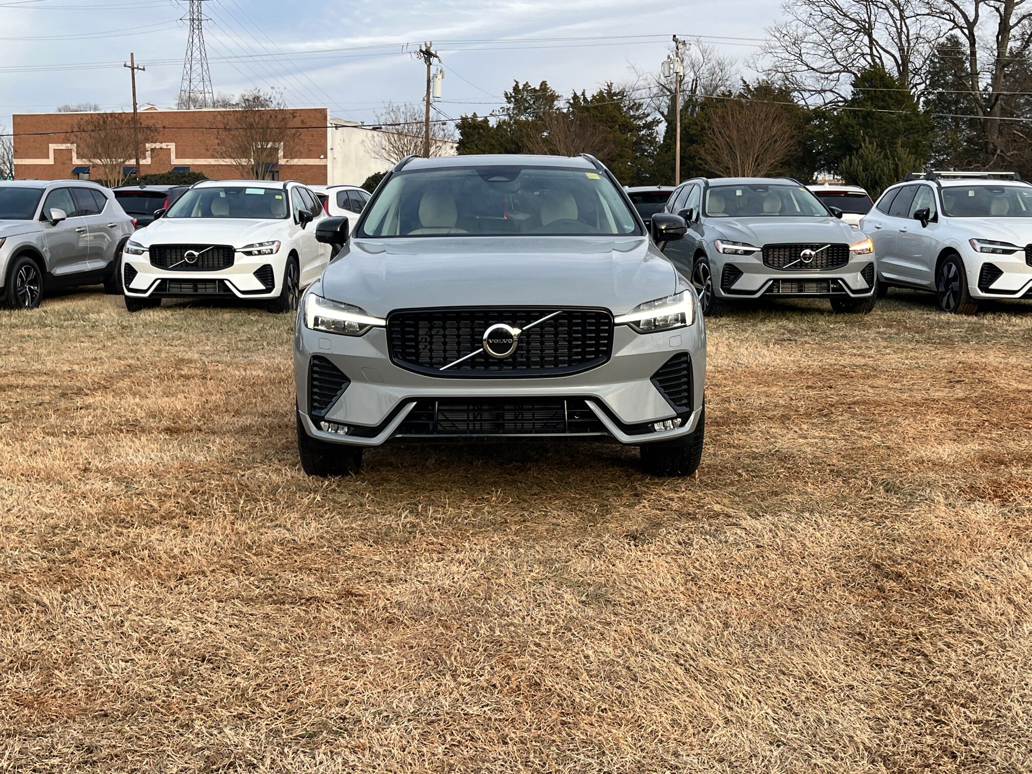2025 Volvo XC60 B5 Core photo 2