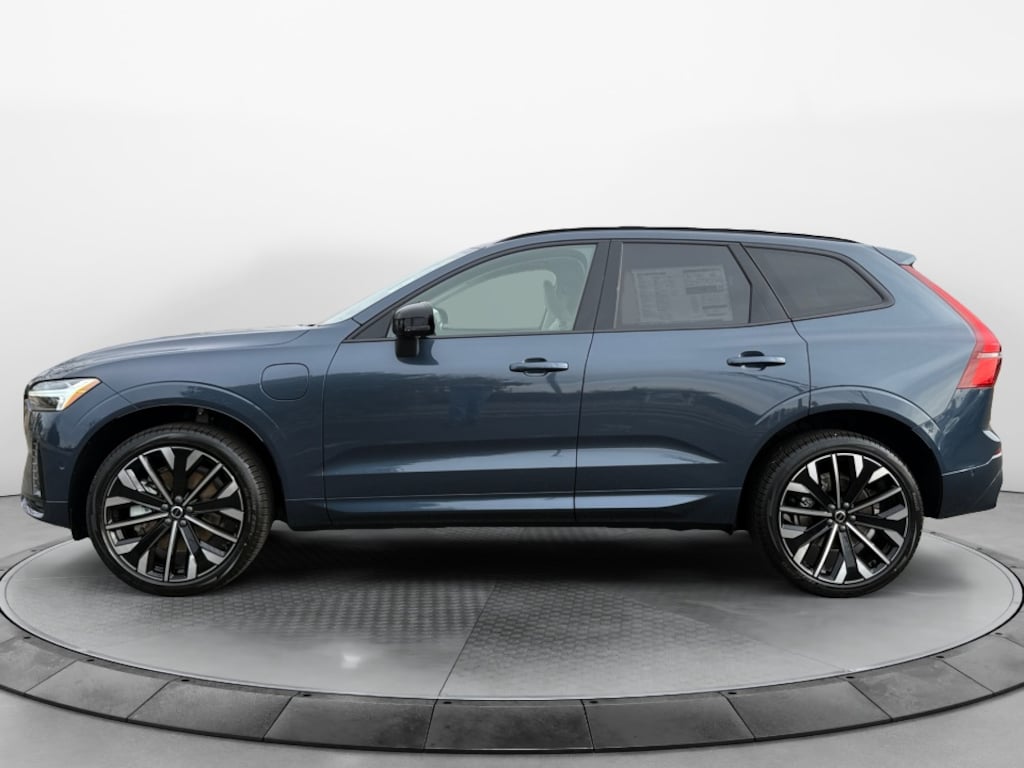 New 2026 Volvo XC60 plug-in hybrid T8 Ultra SUV