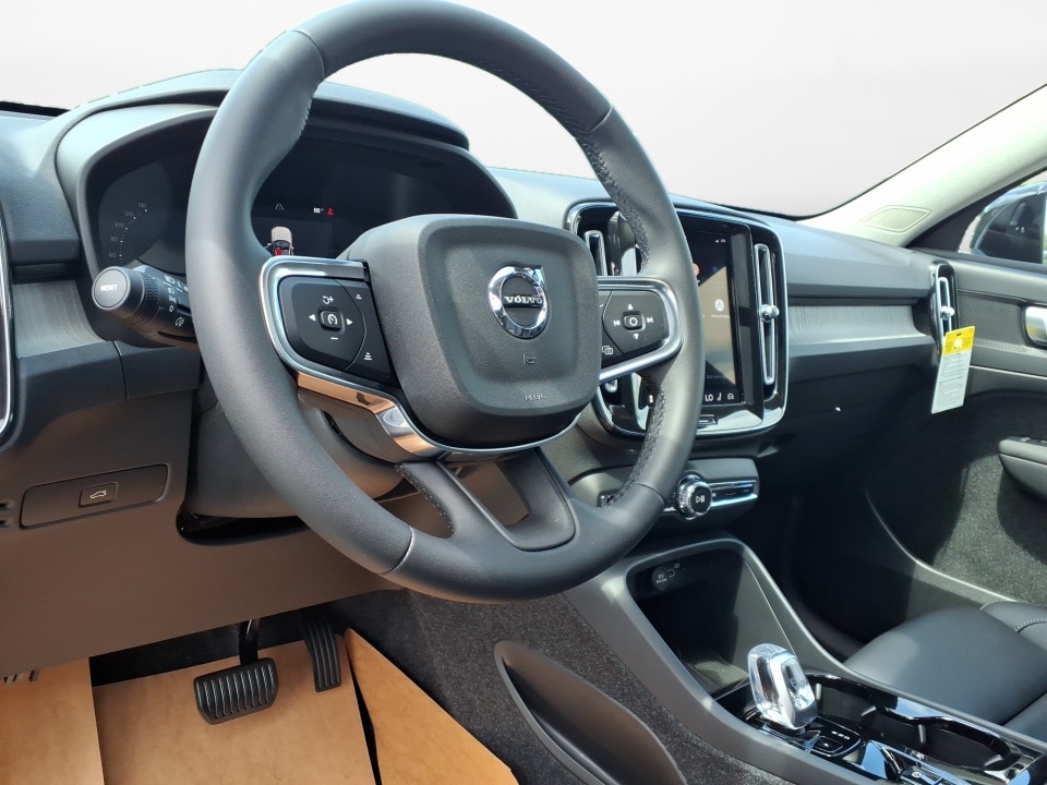 2026 Volvo XC40 Plus - Photo 9