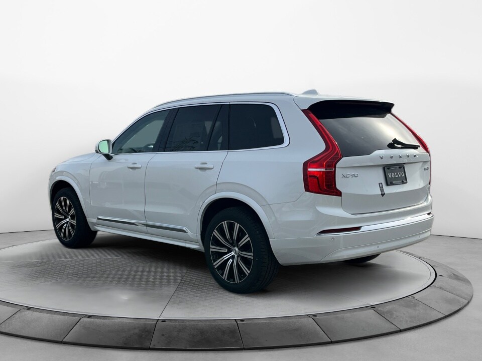 2025 Volvo XC90 B5 Core photo 2