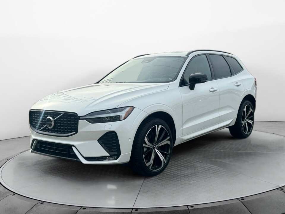2025 Volvo XC60 B5 photo 3