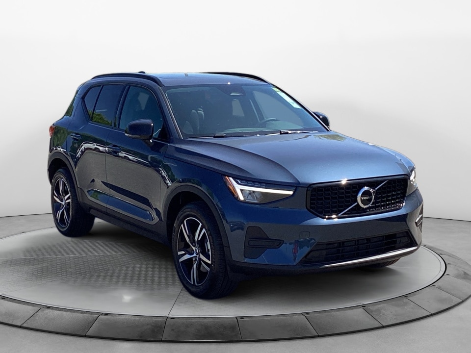 2026 Volvo XC40 B5 Core Dark AWD's photo