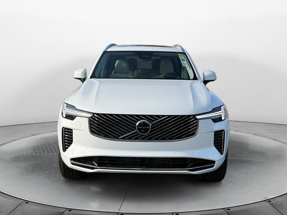 2026 Volvo XC90 B5 photo 2