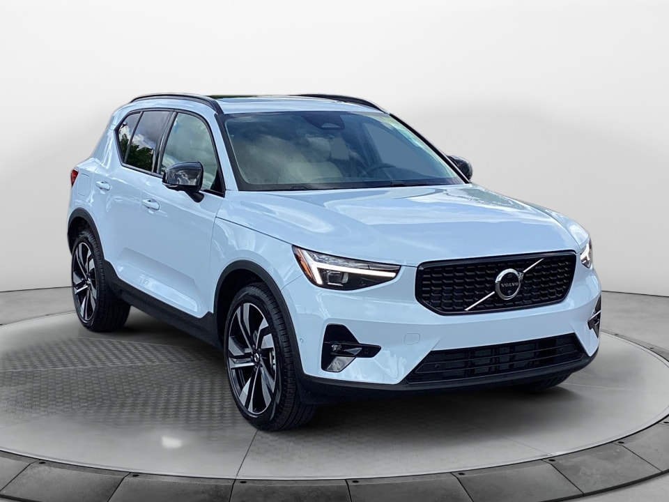2026 Volvo XC40 B5 Ultra Dark AWD's photo