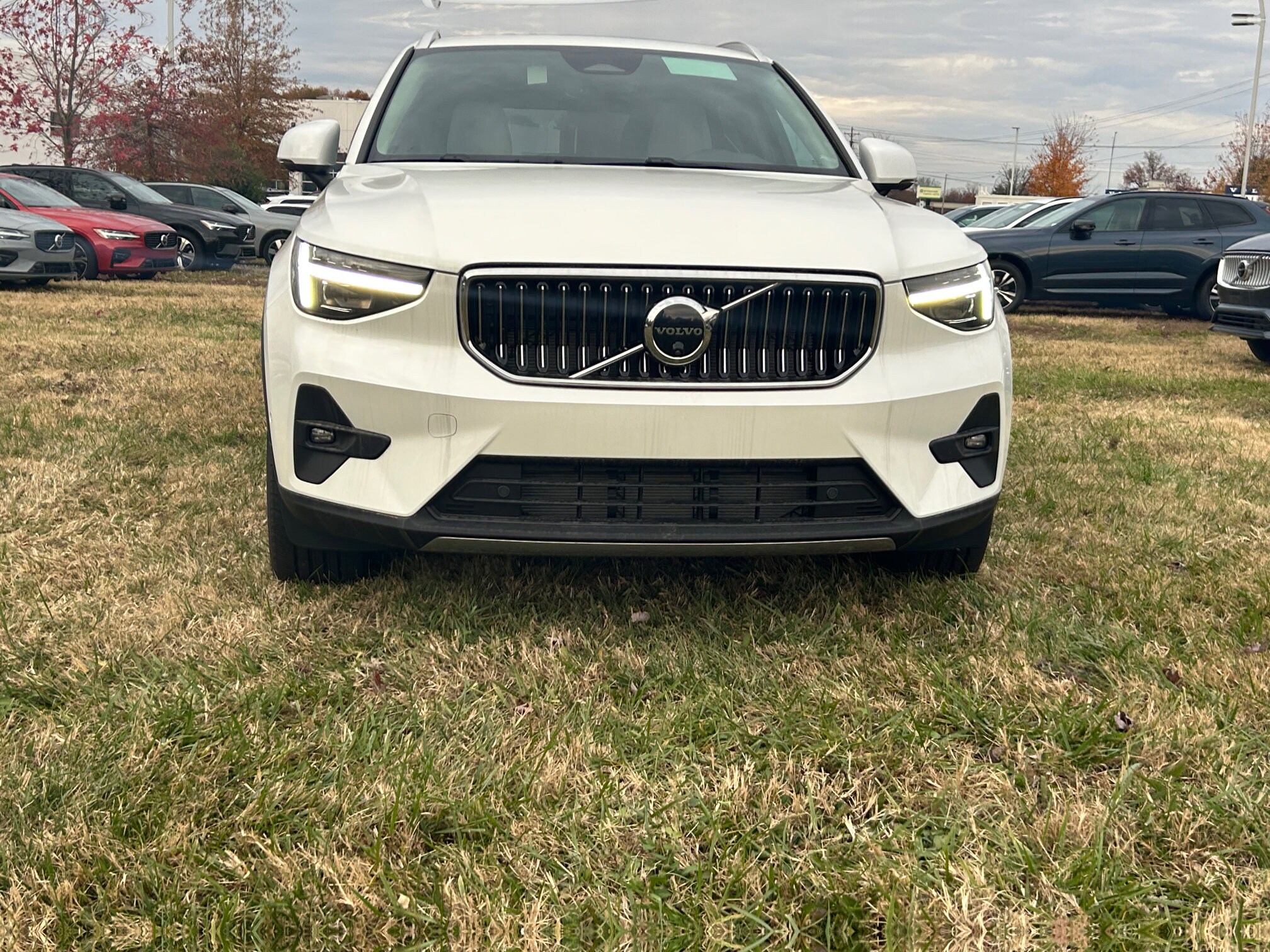 2025 Volvo XC40 Plus photo 2