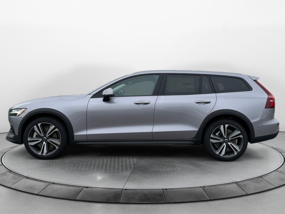 2026 Volvo V60 Cross Country Plus - Photo 4