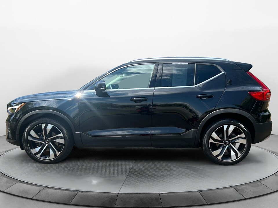 2024 Volvo XC40 Plus photo 3