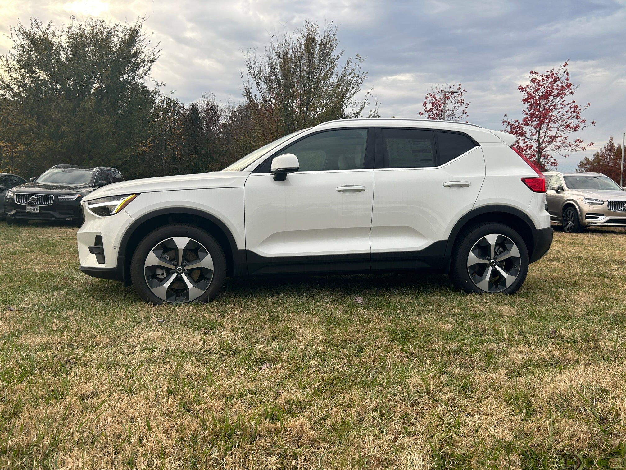 2025 Volvo XC40 Plus photo 4