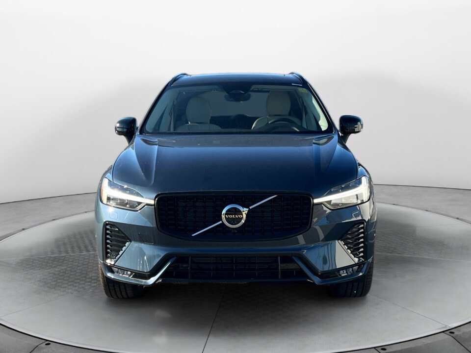 2025 Volvo XC60 B5 Plus photo 2