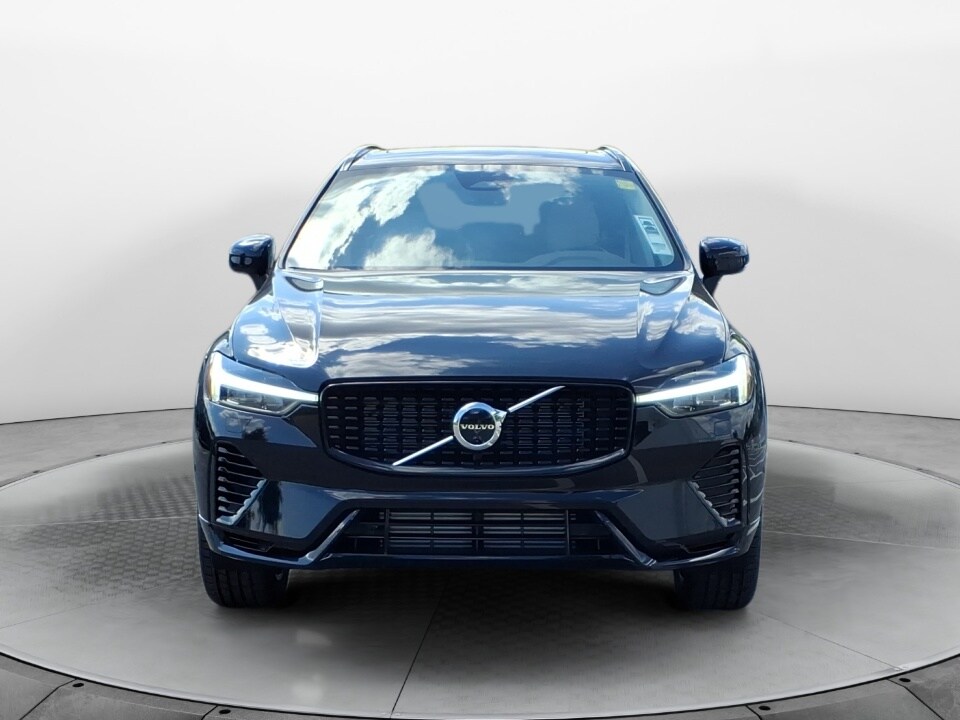 2025 Volvo XC60 Hybrid T8 Plus photo 2