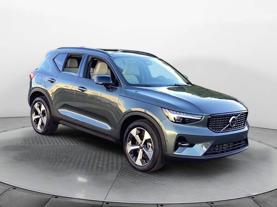 2026 Volvo XC40 B5 Plus AWD SUV