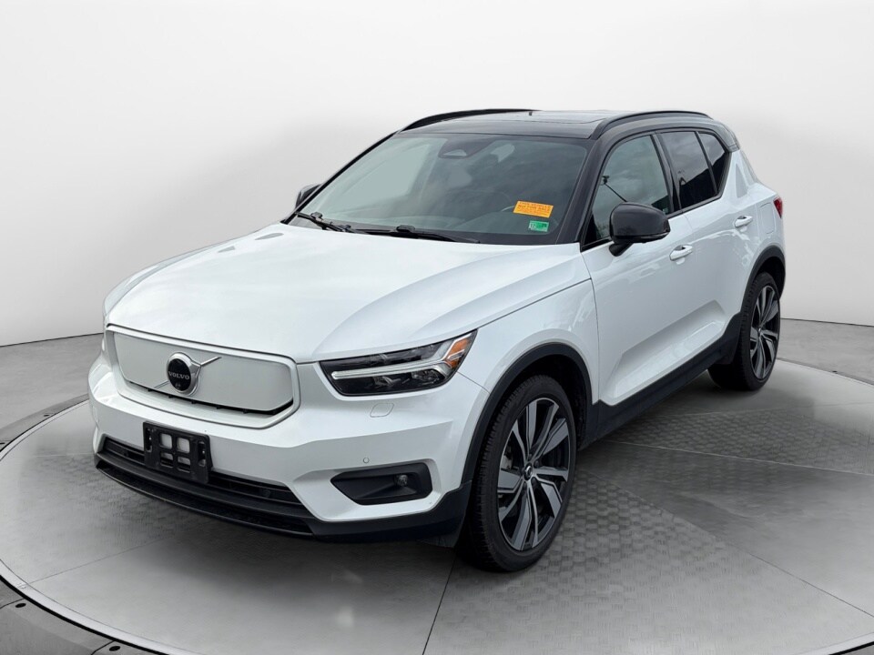 2021 Volvo XC40 Recharge P8 photo 3