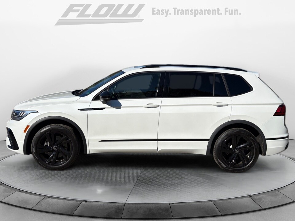 2023 Volkswagen Tiguan SE R-Line Black photo 2