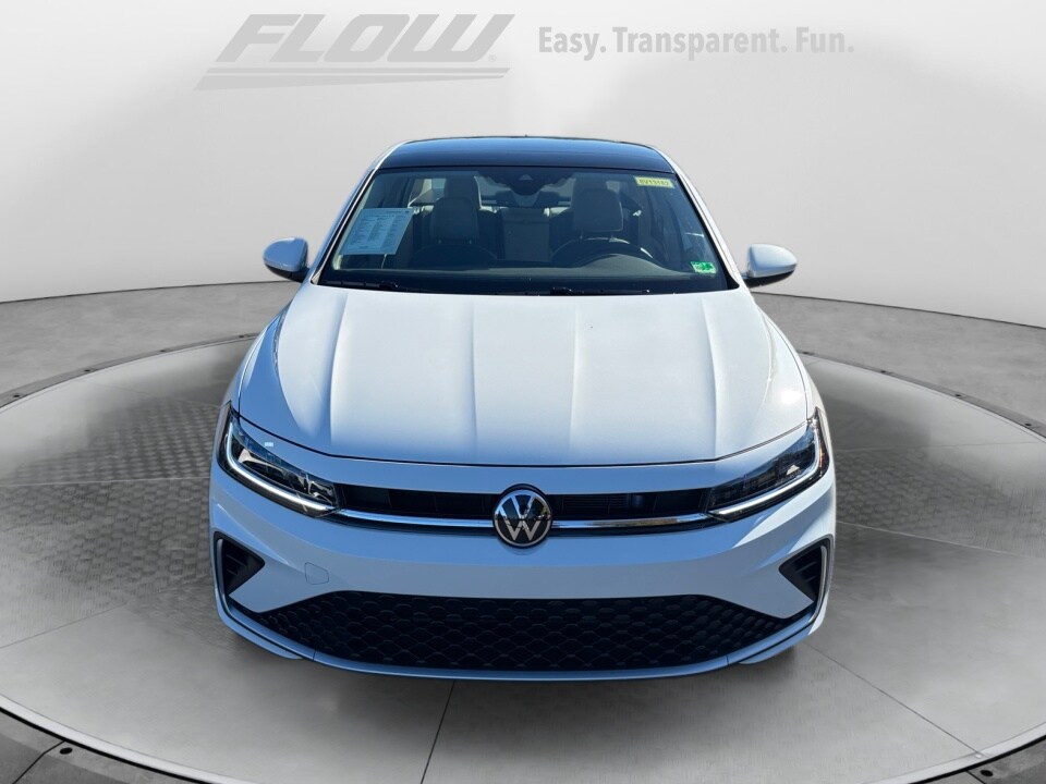 2025 Volkswagen Jetta 1.5T SE photo 2