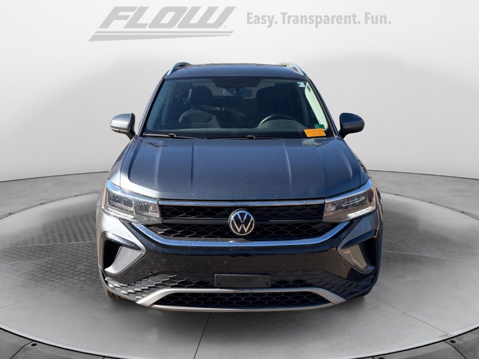 2022 Volkswagen Taos SE photo 2