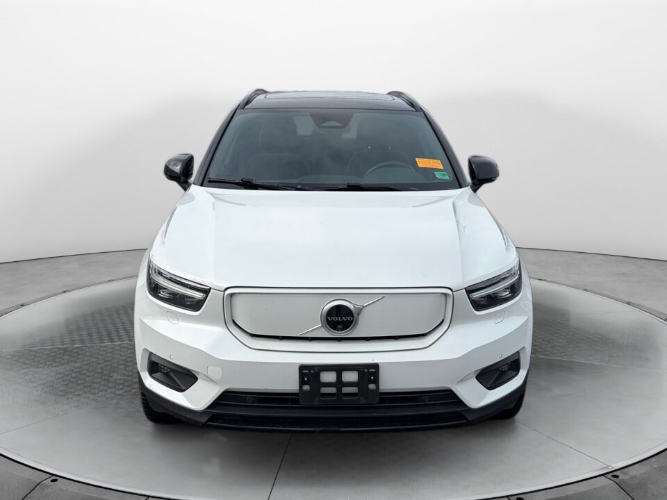 2021 Volvo XC40 Recharge P8 photo 2