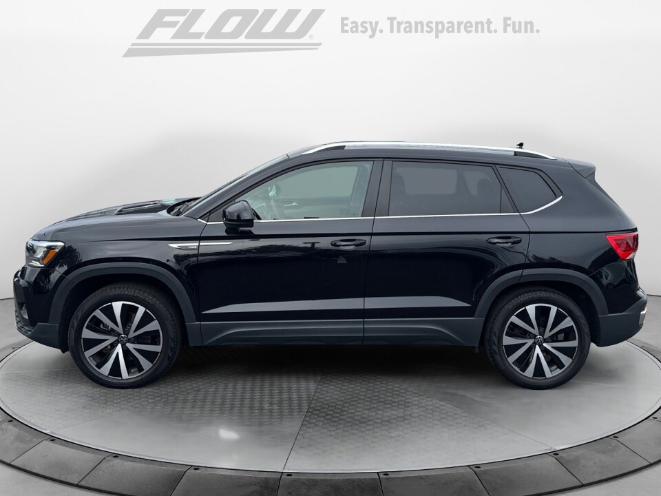 2023 Volkswagen Taos SE photo 3