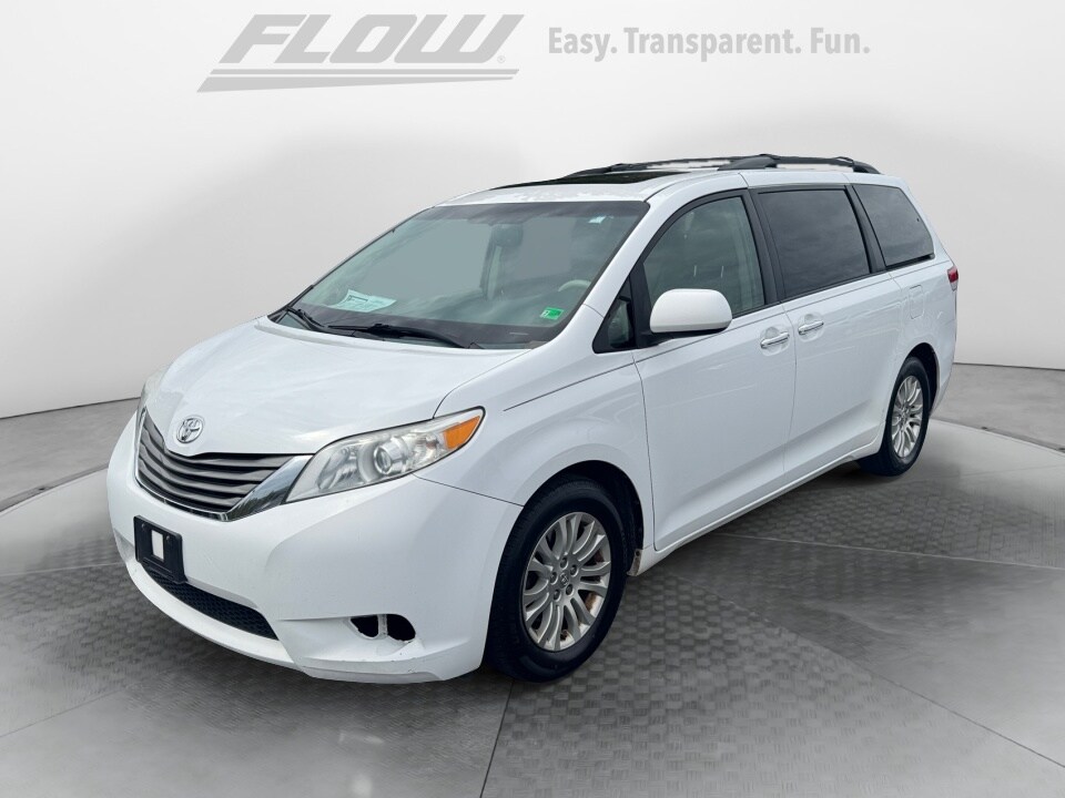 2014 Toyota Sienna XLE photo 3
