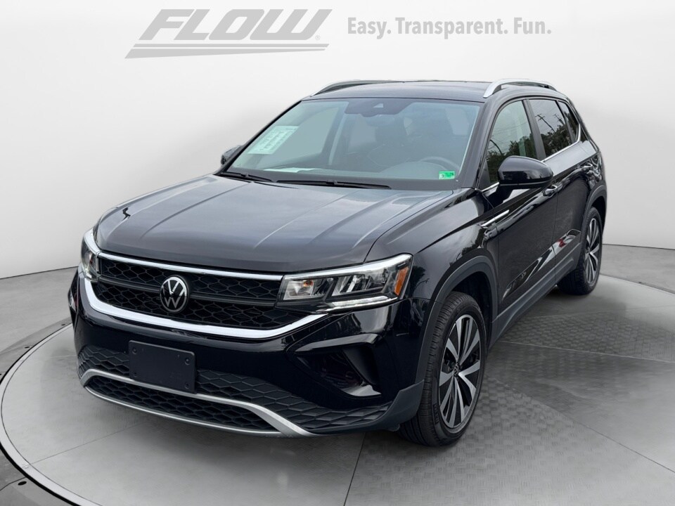 2023 Volkswagen Taos SE photo 2