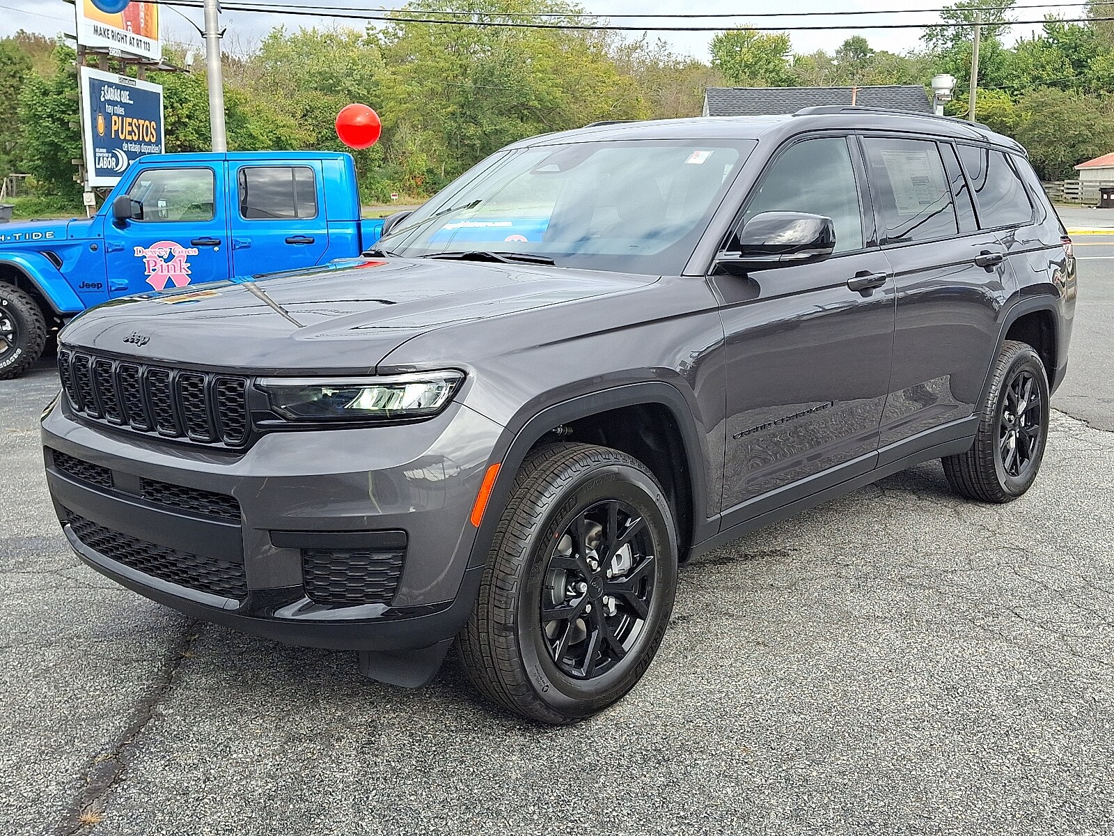2025 Jeep Grand Cherokee Altitude photo 3