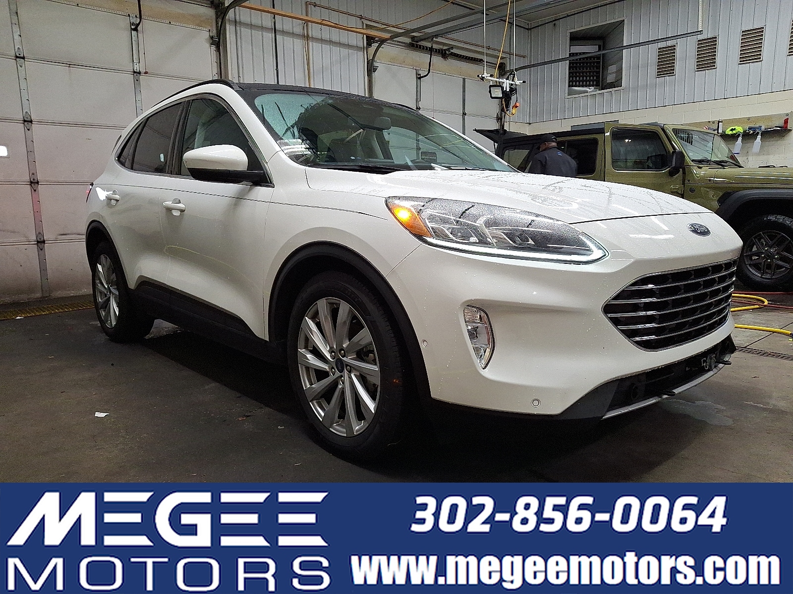 2021 Ford Escape Titanium's photo