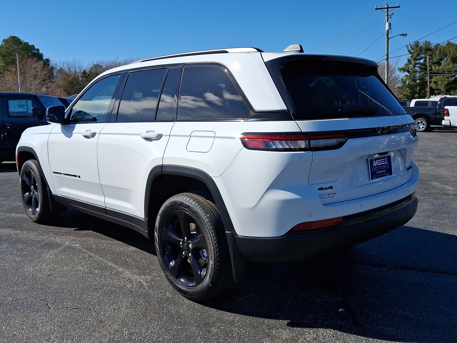 2025 Jeep Grand Cherokee Limited photo 3