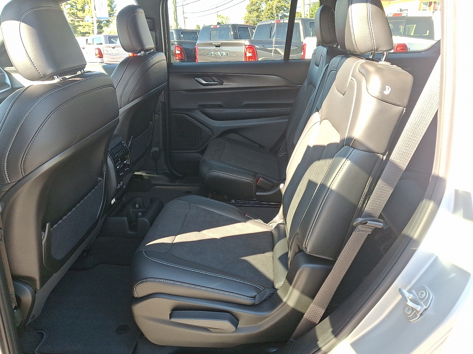 2025 Jeep Grand Cherokee L Altitude - Photo 9