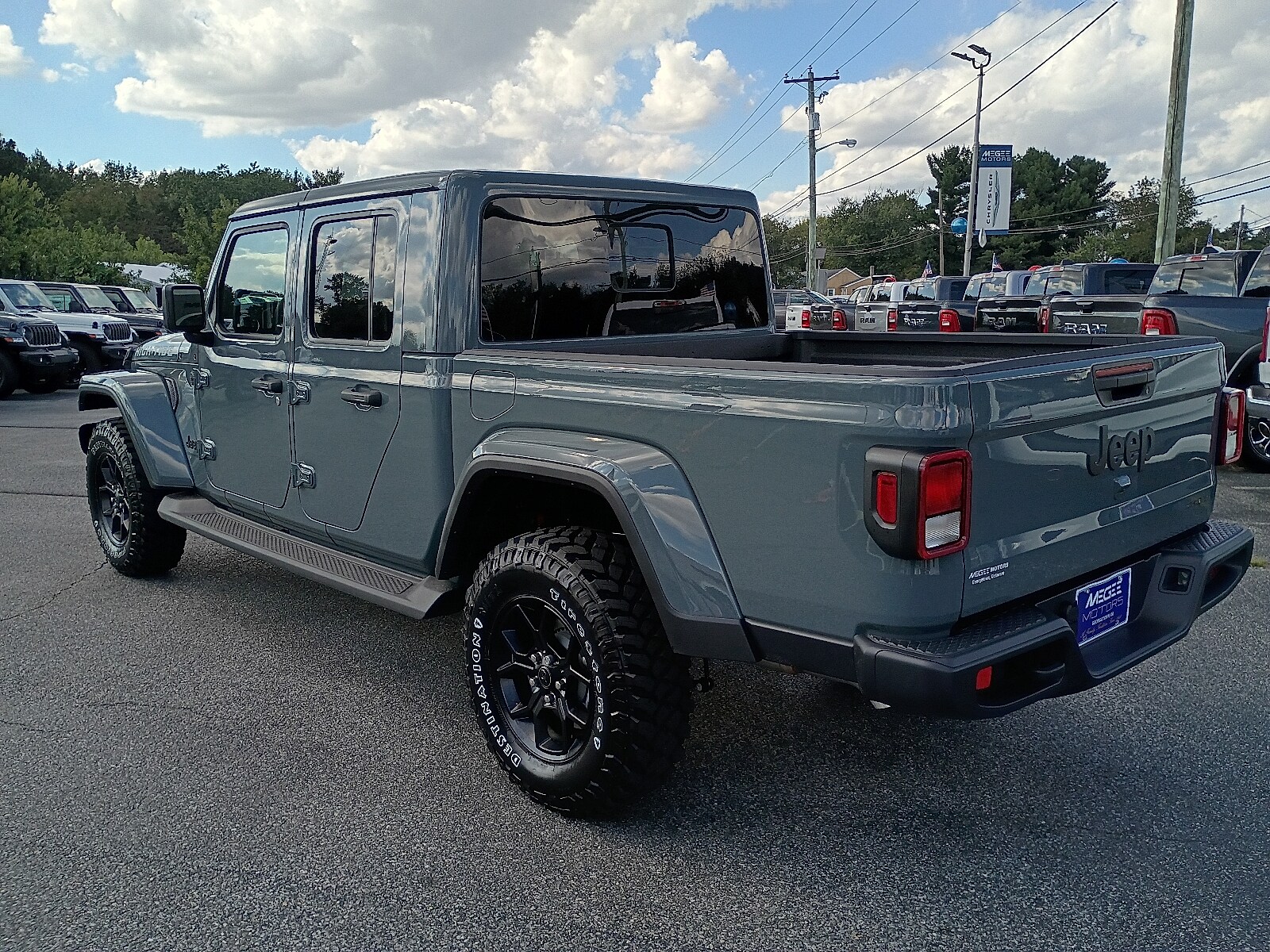 2025 Jeep Gladiator Sport photo 4