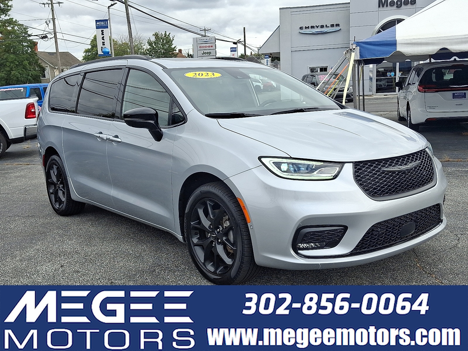 2023 Chrysler Pacifica Limited's photo