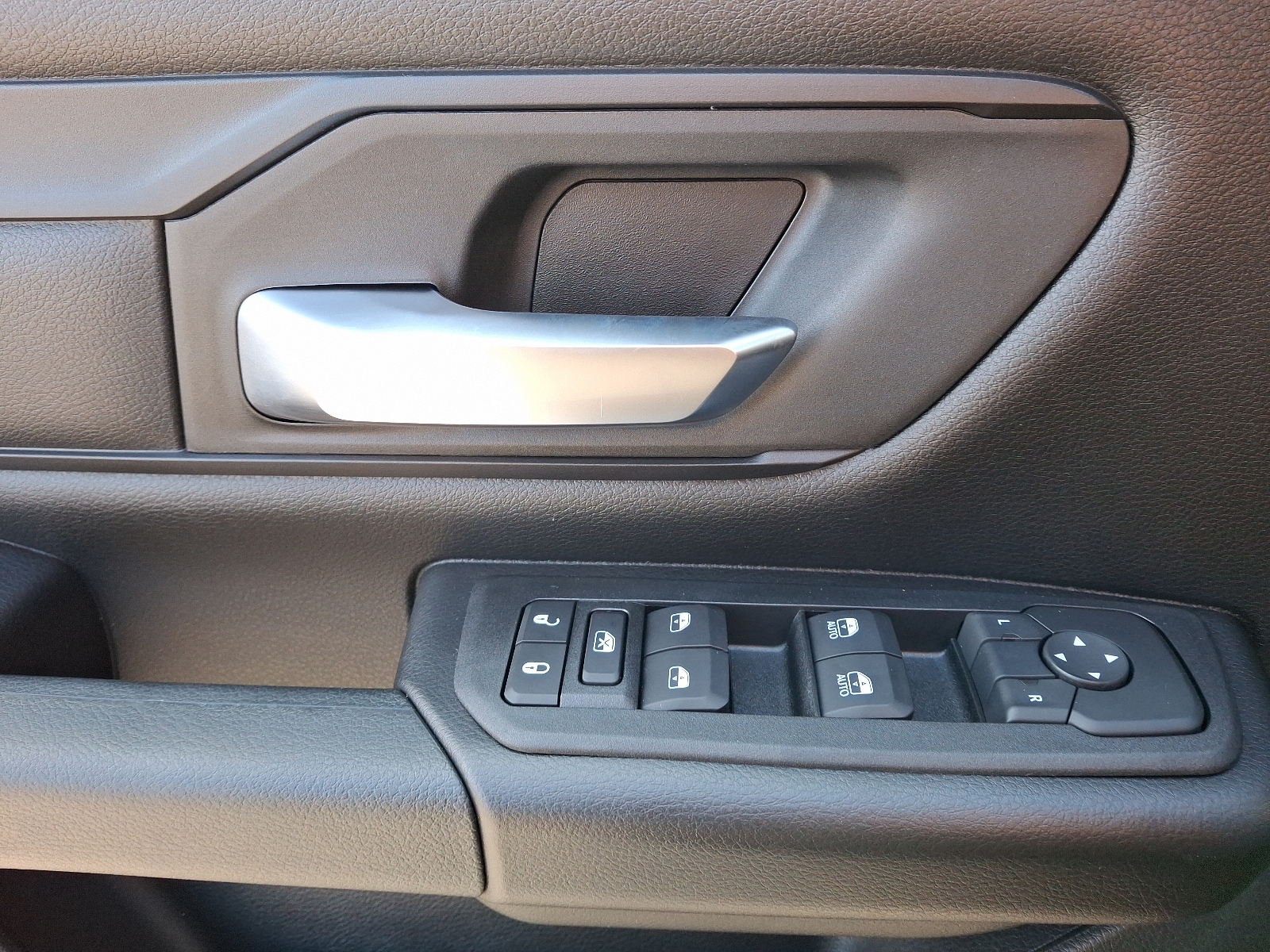 2025 RAM 1500 Tradesman - Photo 12