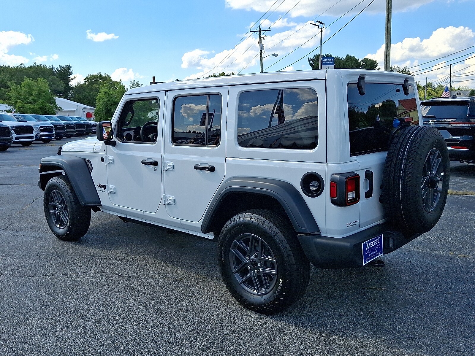 2025 Jeep Wrangler Sport S photo 4