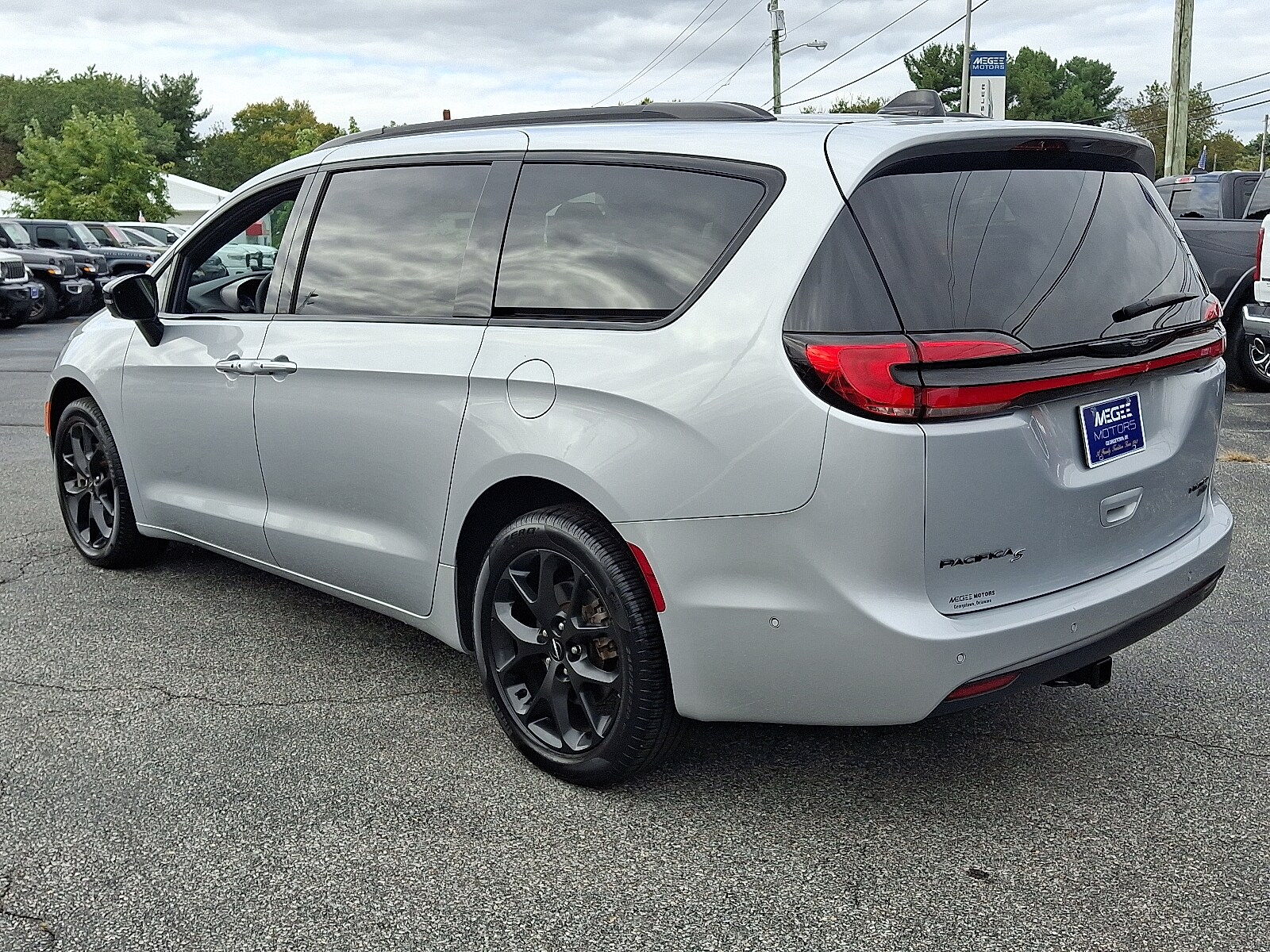 2023 Chrysler Pacifica Limited photo 4