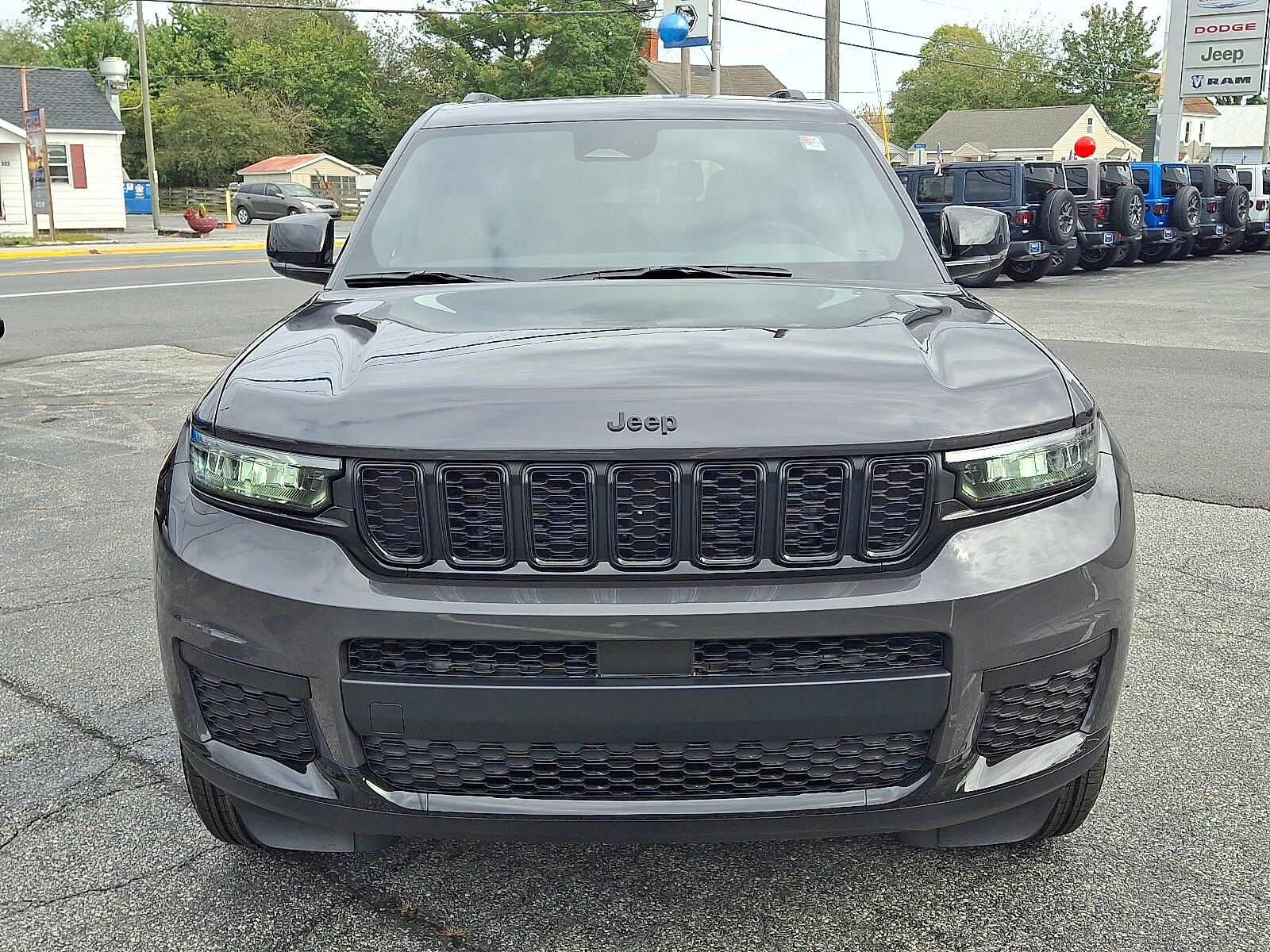2025 Jeep Grand Cherokee Altitude photo 2