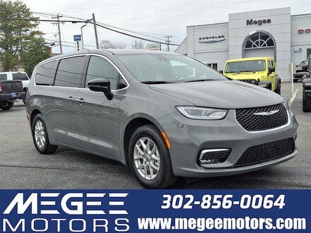 2025 Chrysler Pacifica SELECT Passenger Van