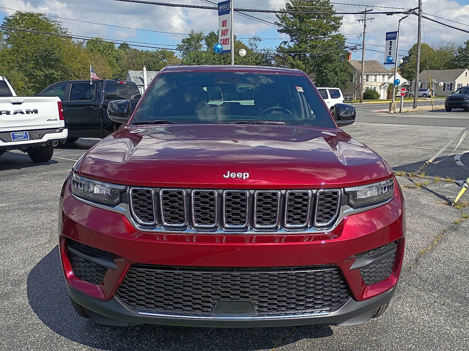 2025 Jeep Grand Cherokee Laredo photo 2