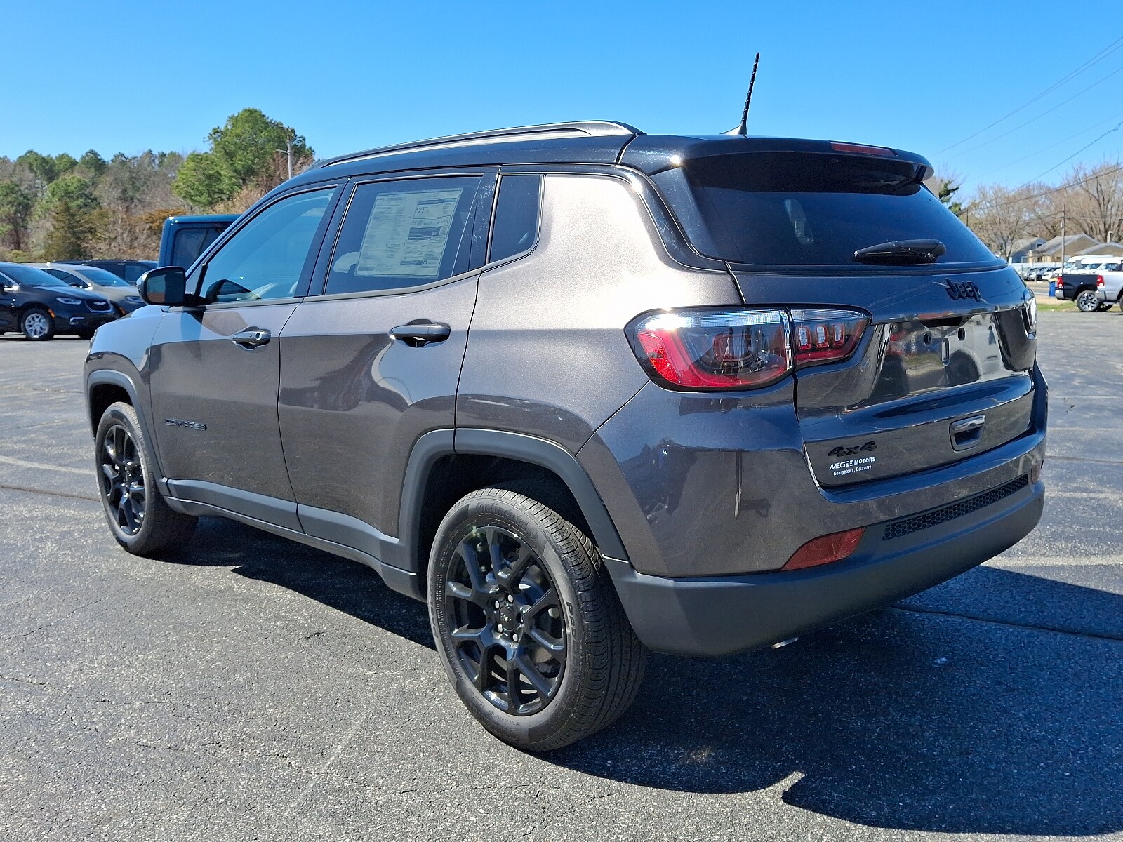 2024 Jeep Compass Latitude Sport photo 2