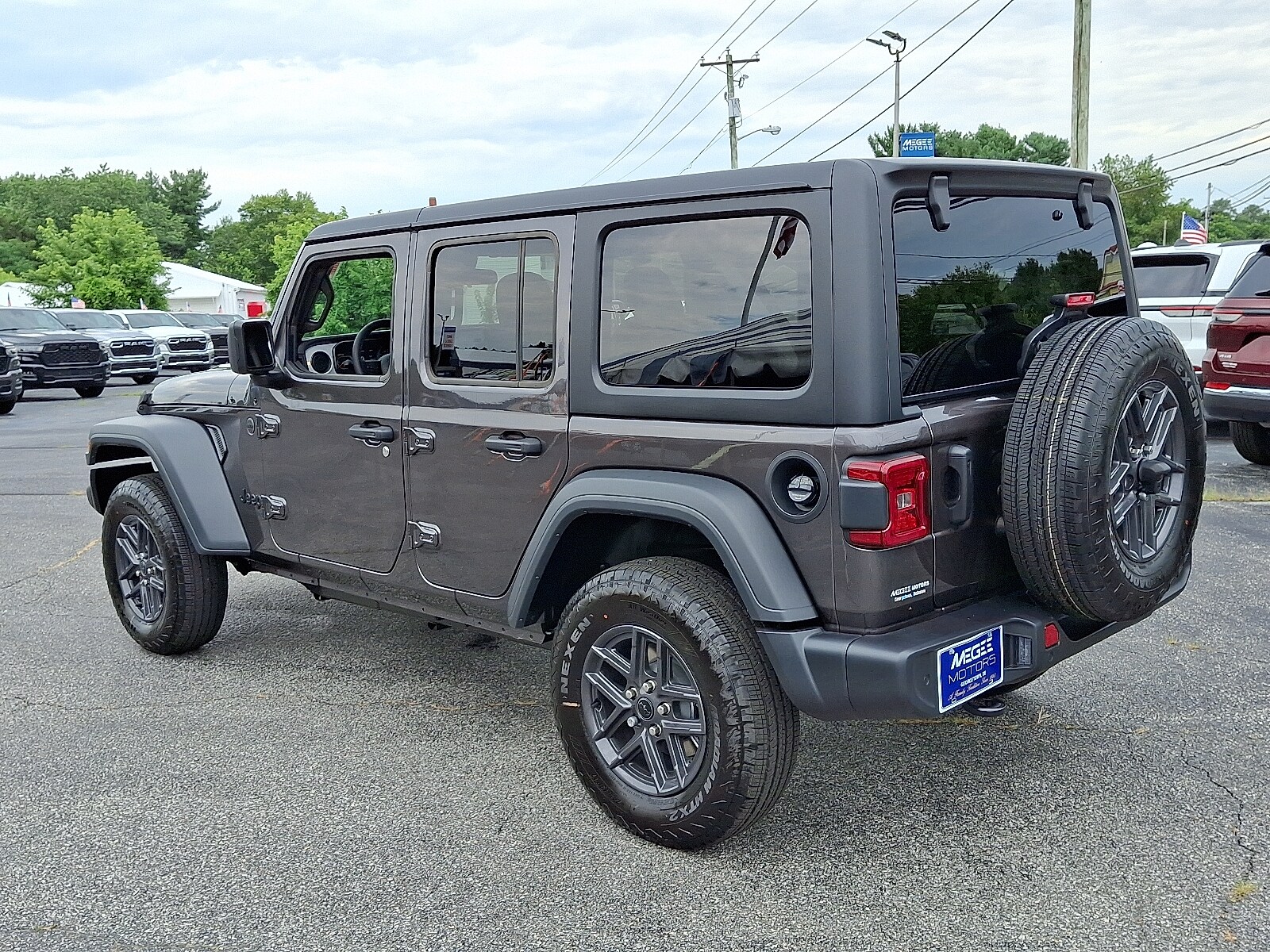 2025 Jeep Wrangler Sport S photo 3