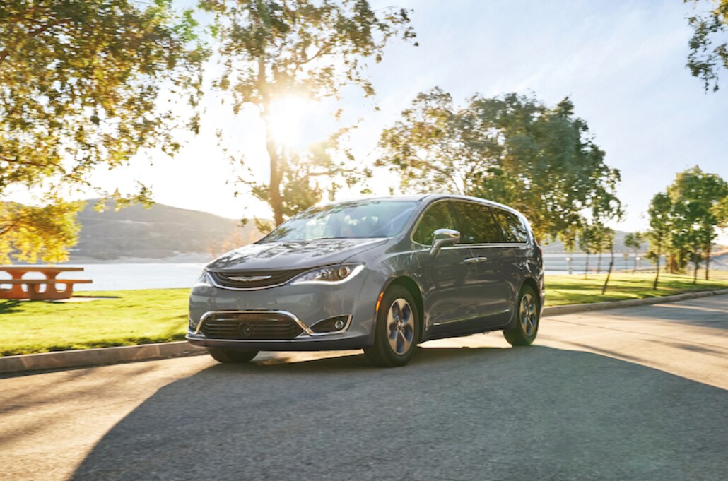 chrysler pacifica hybrid lease