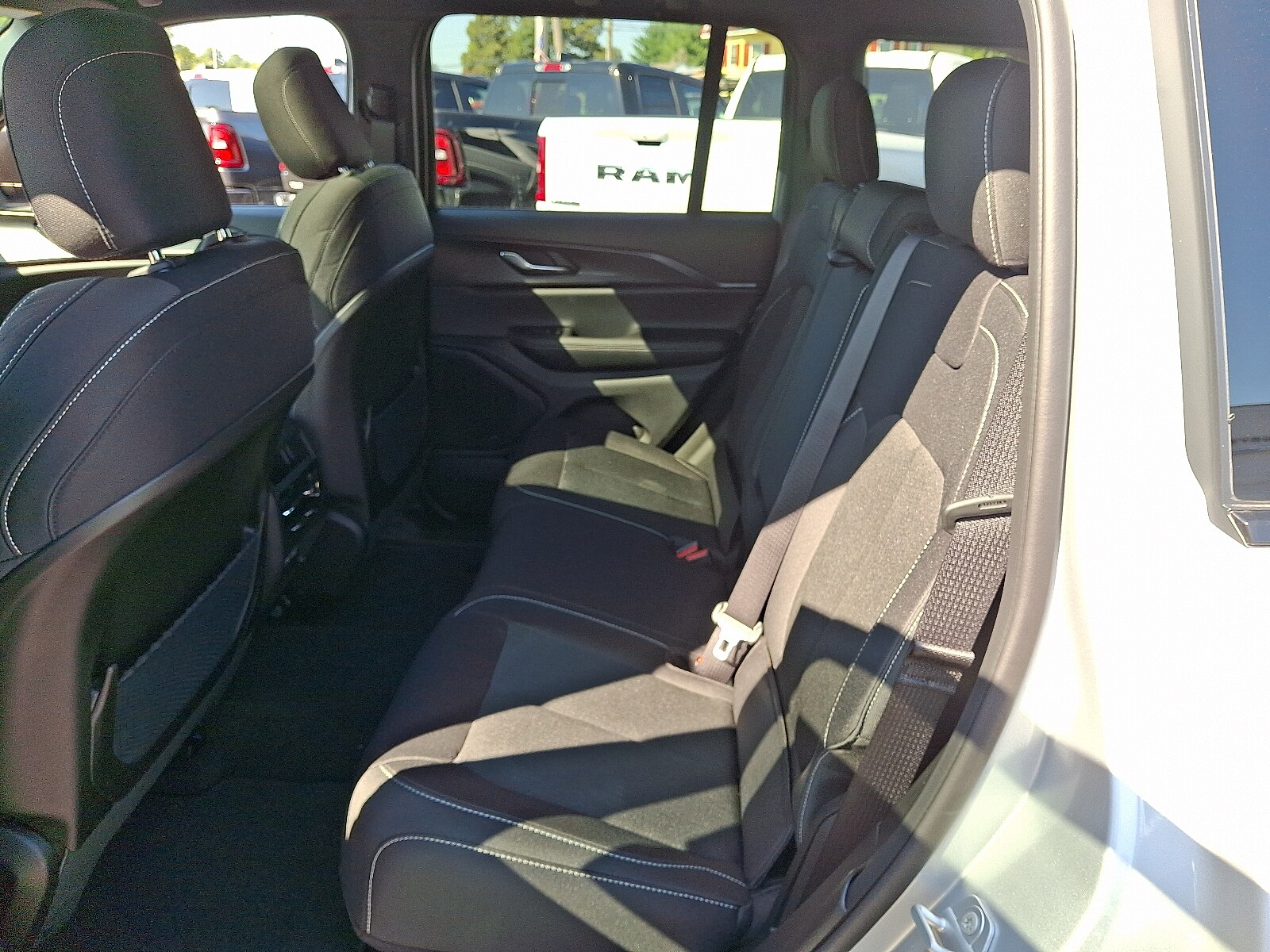 2025 Jeep Grand Cherokee Laredo - Photo 10
