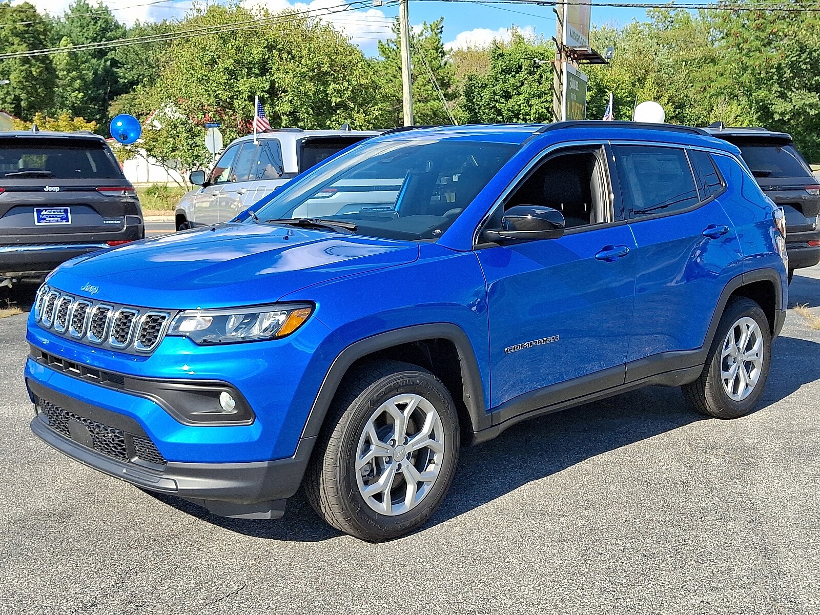 2024 Jeep Compass Latitude photo 2