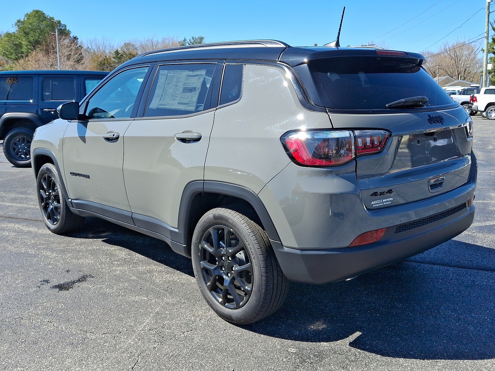 2024 Jeep Compass Latitude Sport photo 2