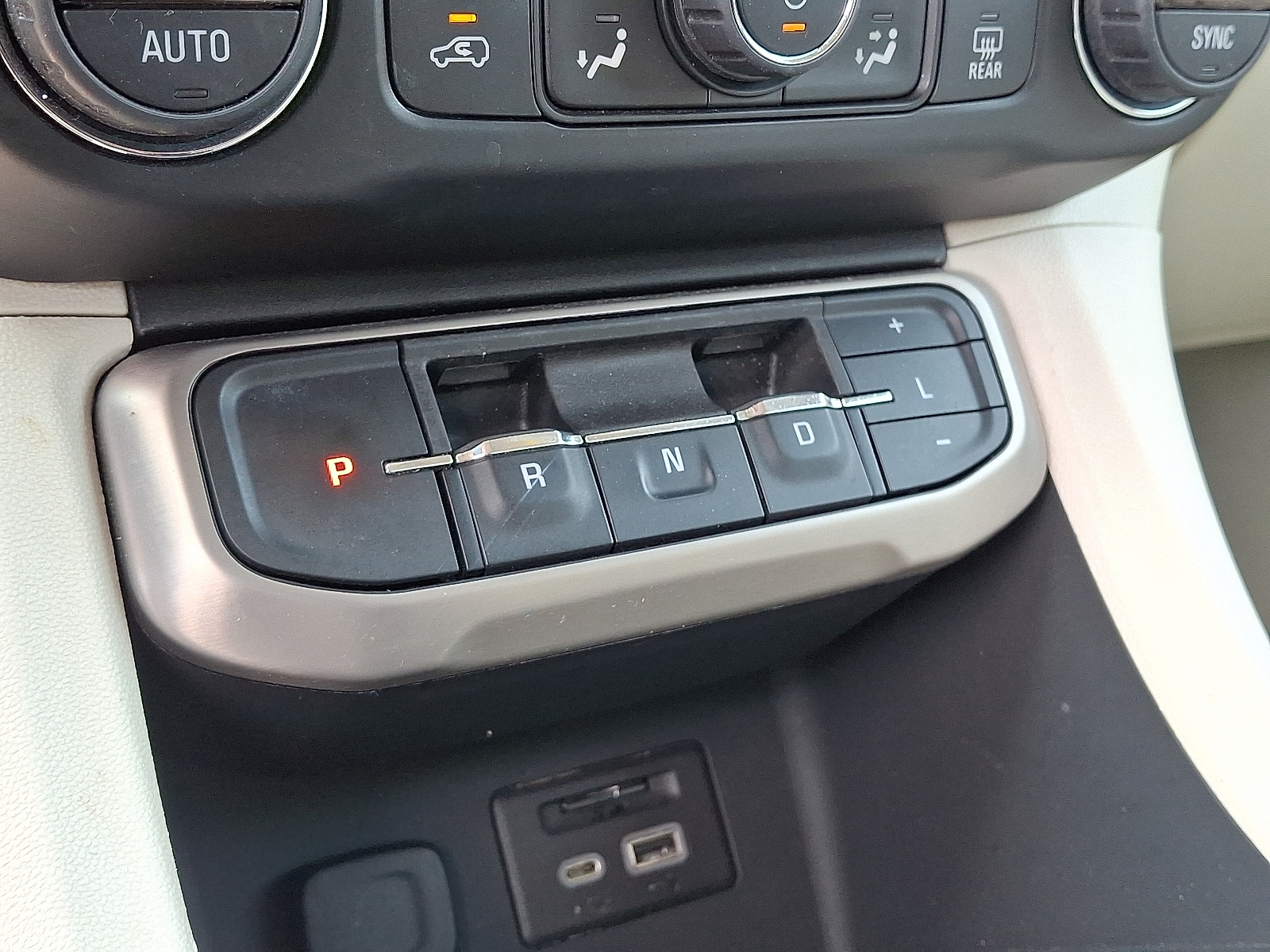 2021 GMC Acadia Denali - Photo 14