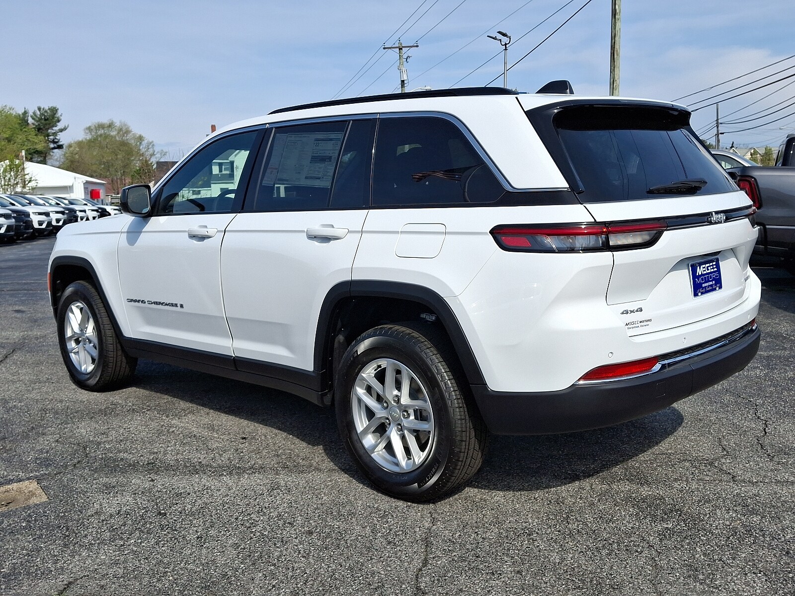 2025 Jeep Grand Cherokee Laredo photo 3