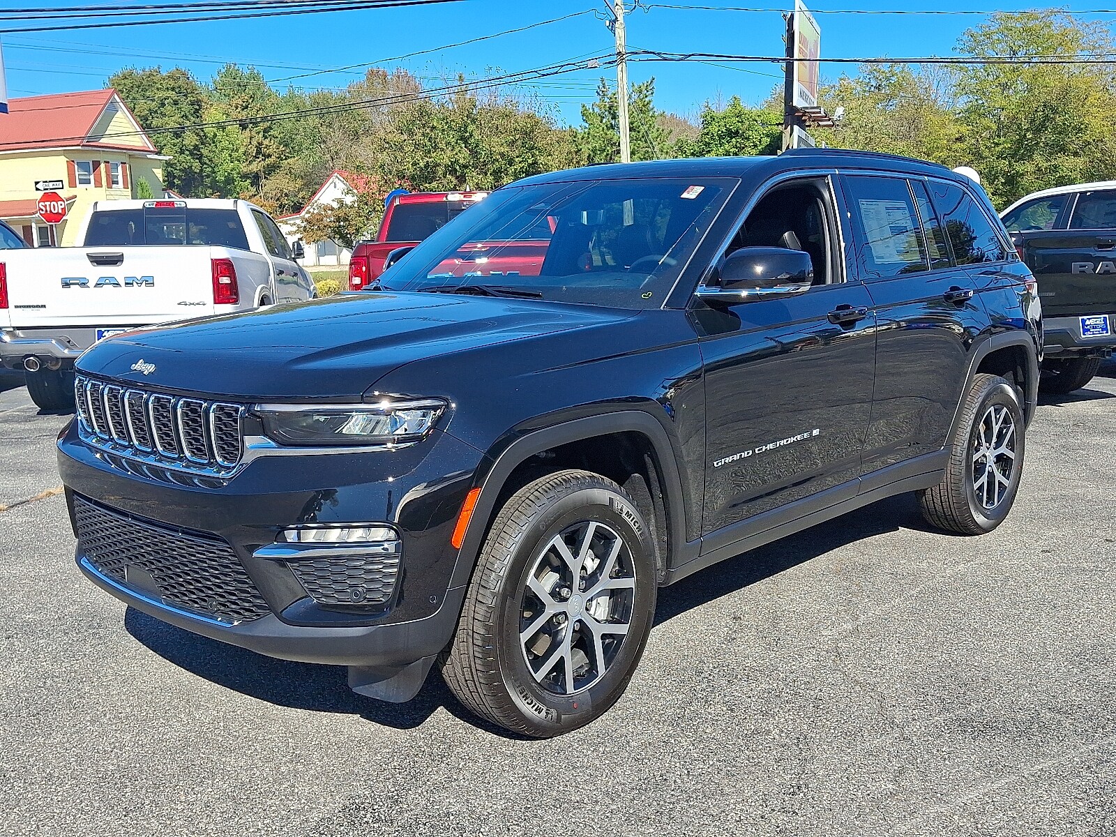 2025 Jeep Grand Cherokee Limited photo 3