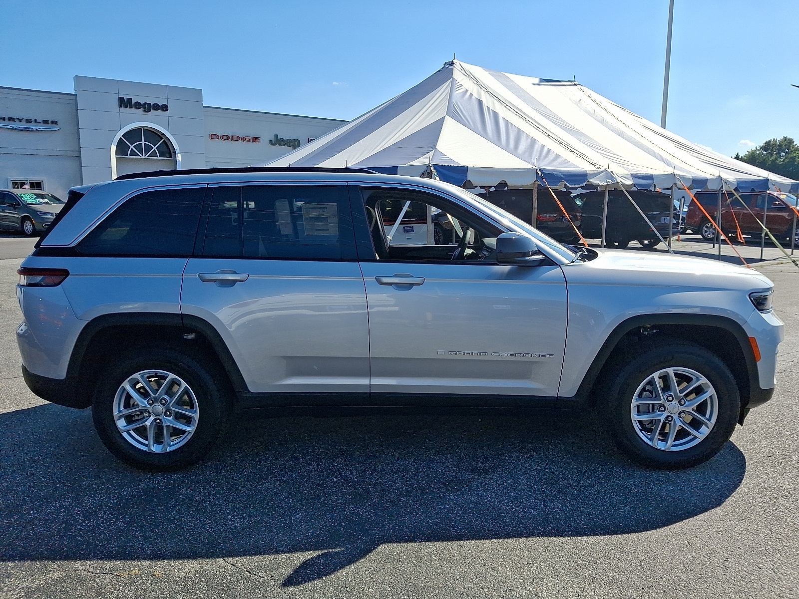 2025 Jeep Grand Cherokee Laredo - Photo 7
