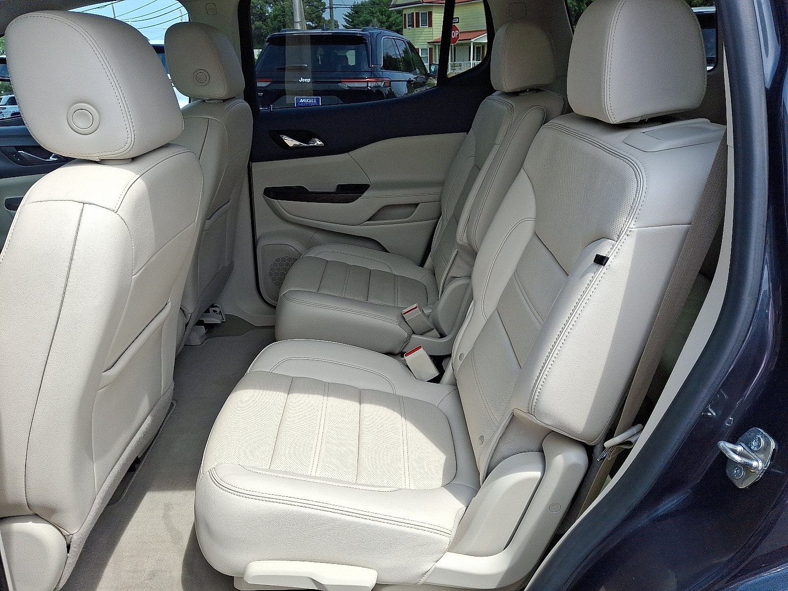 2021 GMC Acadia Denali - Photo 10