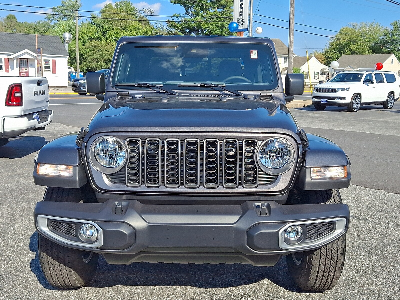 2025 Jeep Gladiator Sport S photo 2