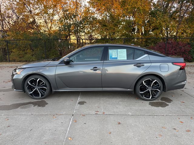 2023 Nissan Altima 2.5 SR photo 2